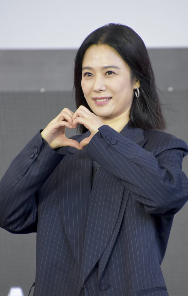 유소란 역 김현주 (2026년 10월 8일 제31회 부산국제영화제 야외무대 인사 촬영, 드라마 관련 사진 아님)
