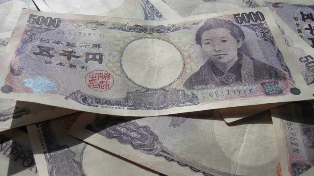 엔화 환율 840원대 — 일본 엔화 지폐