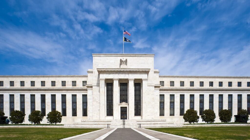 FOMC 비트코인 금리 결정 앞둔 미국 연준 본부 에클스 빌딩