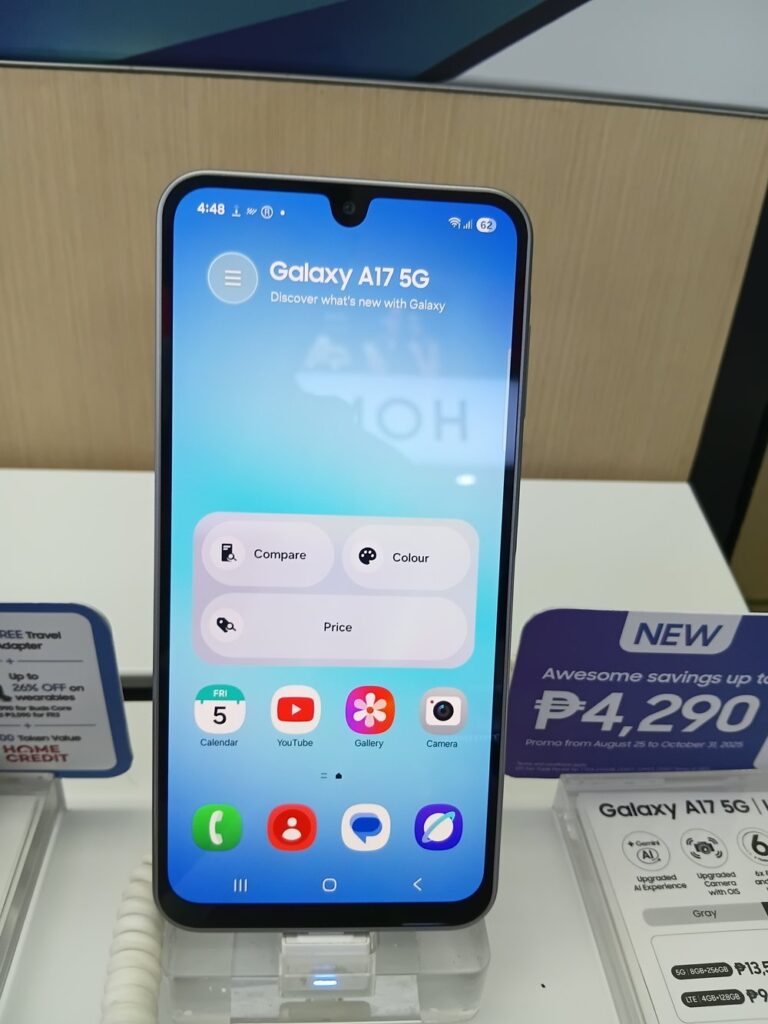 같은 A 시리즈의 이전 세대 갤럭시 A17 5G (2025년 9월 필리핀 삼성 매장에서 촬영, 이번 A18 LTE 실물 사진 아님)